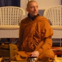 Ajahn Mahapanyo L’acqua scorre immobile – riflessionim